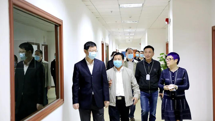 省政府口岸辦副主任、省商務(wù)廳口岸處處長(zhǎng)羅專(zhuān)一行蒞臨炬神電子開(kāi)展聯(lián)點(diǎn)服務(wù)工作