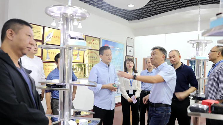 市政協(xié)副主席、九三學(xué)社郴州市委主委潘執(zhí)坤一行調(diào)研炬神電子