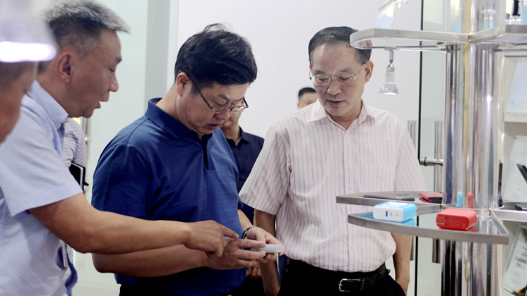 市委常委、副市長(zhǎng)徐懷好走訪炬神電子 ：全力、熱情、周到提供服務(wù)